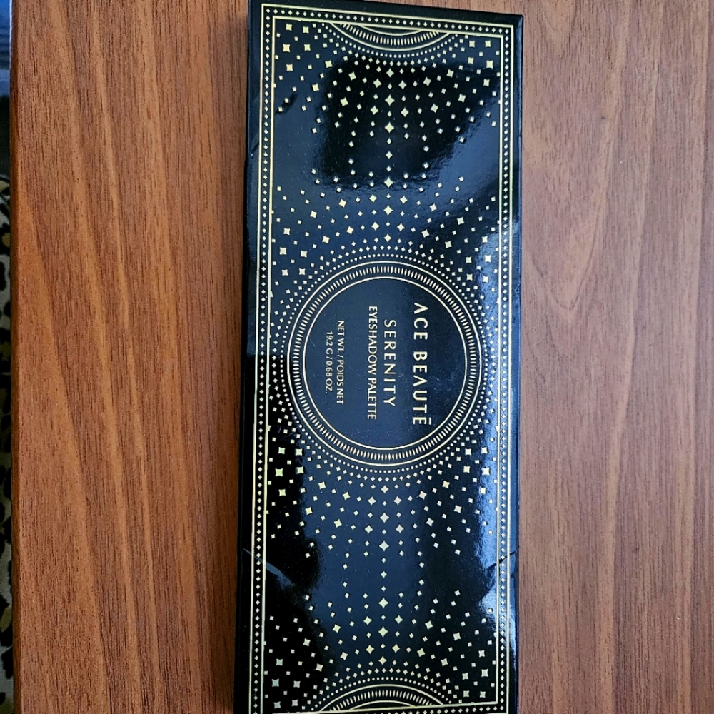 Ace Beaute Serenity Eyeshadow Palette